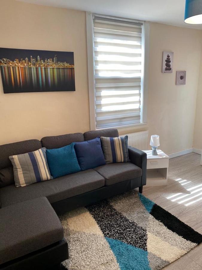 Excellent And Amazing Apartment With Private Parking Gillingham  Exterior photo