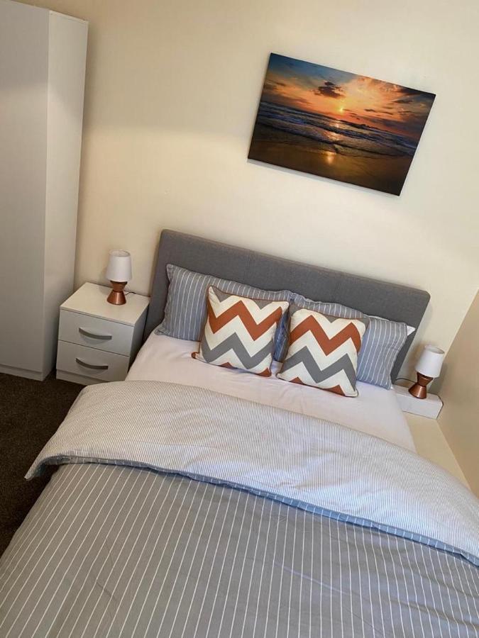 Excellent And Amazing Apartment With Private Parking Gillingham  Exterior photo